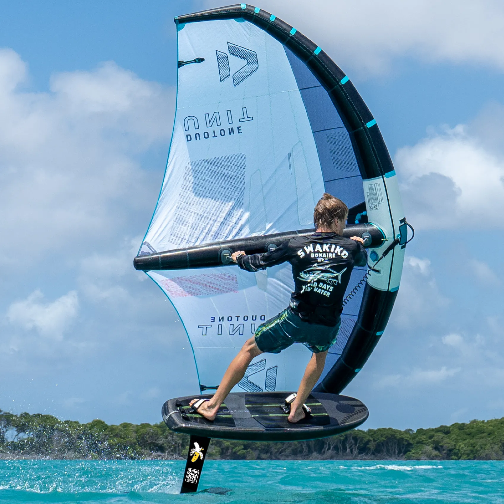 Sil Romeijn is wingfishing on Bonaire and wearing the black No Bad Days on the Water Rashguard