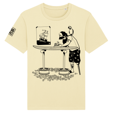 geel t-shirt met de shaper met een houten poot en papagaai op zijn schouder die zijn surfboard maakt