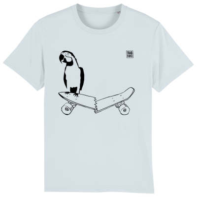 Licht blauw T-shirt met een papegaai die op z'n gebroken skateboard zit