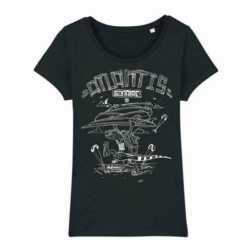 Zwart dames T-shirt van een leguaan die op Atlantis kitebeach Bonaire een stapel kiteboards boven zijn hoofd draagt