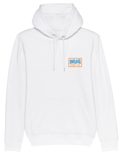 Voorkant van een witte hoodie met een oranje - lichtblauw Swakiko Surf Co logo op de borst
