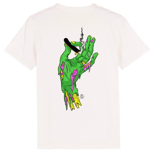 Wit T-shirt met een groene skelet hand die een skateboard vasthoudt tussen duim en wijsvinger